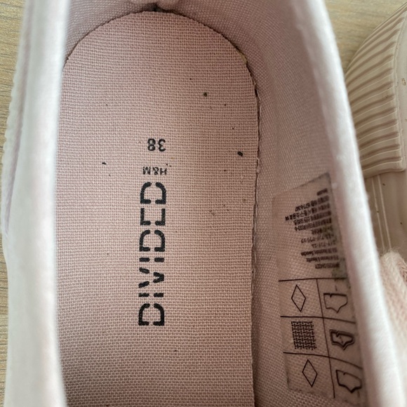 Light pink tennis shoes - Picture 5 of 5